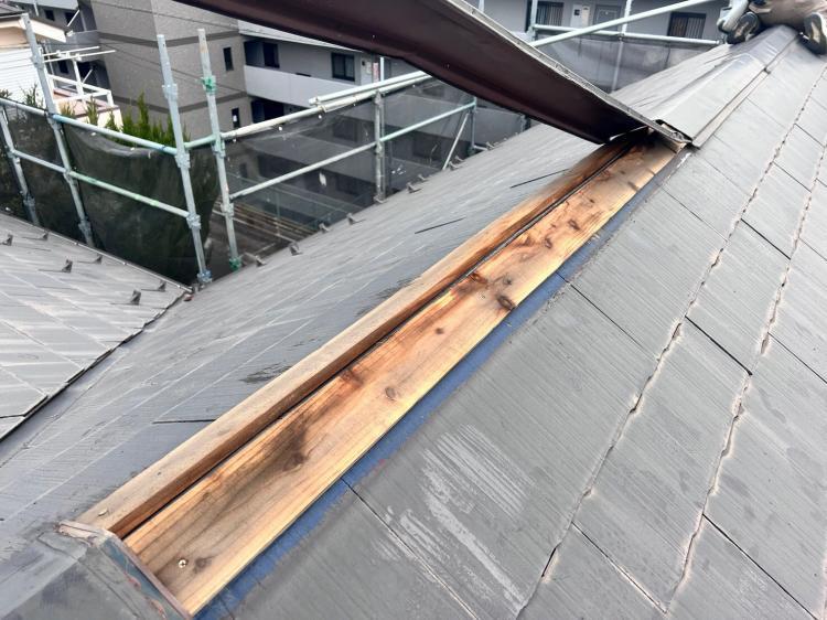 既存の棟板金・貫板の撤去作業